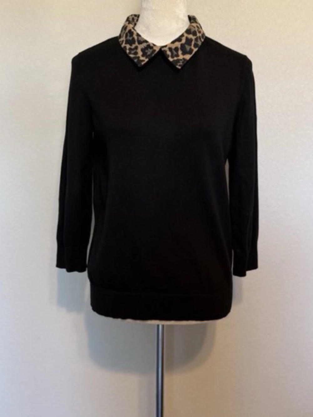Talbots Womens Small Black Leopard Print Collar Sweater Back Button
